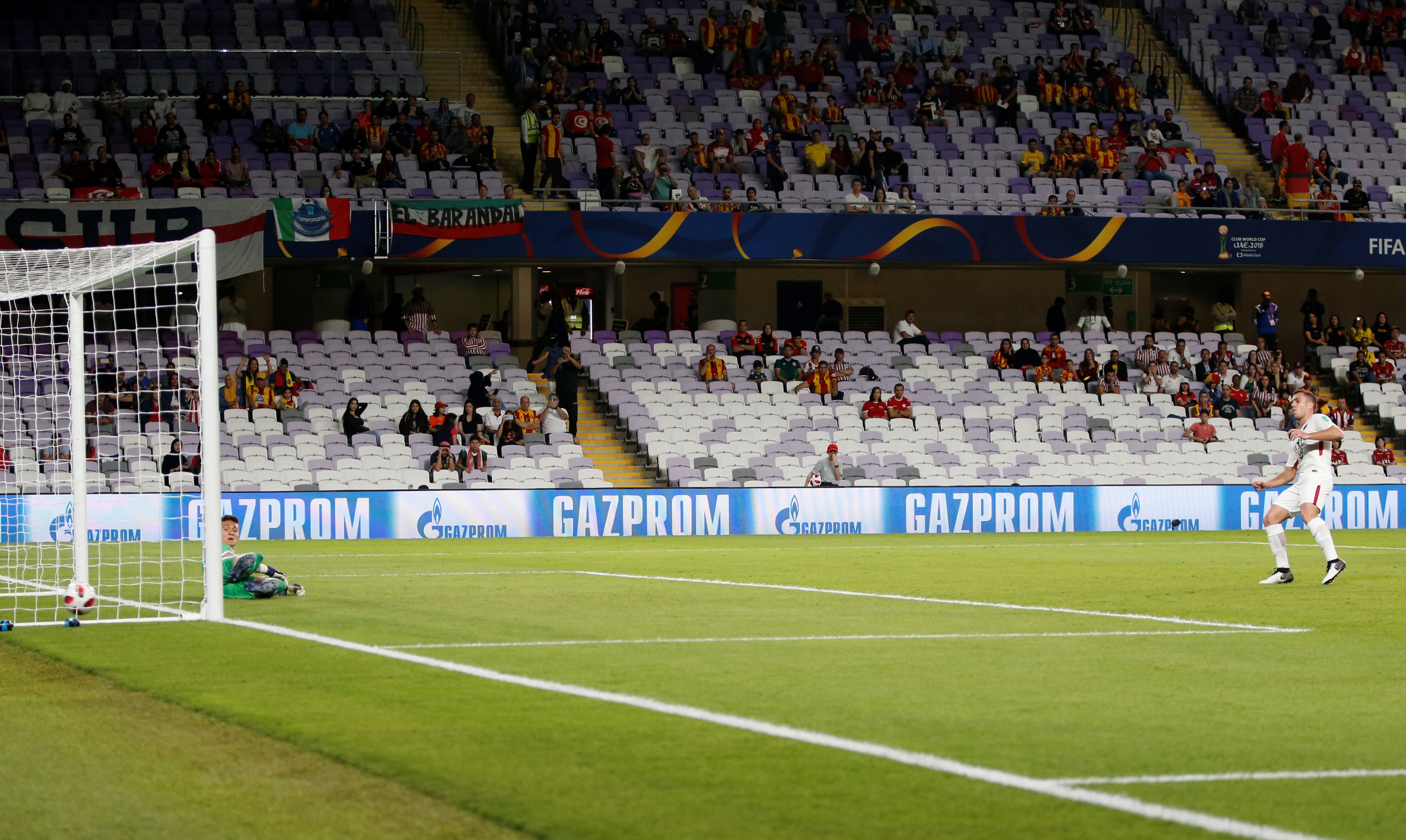 爱游戏入口-鹿岛鹿角锋线组合默契,世俱杯争冠实力凸显