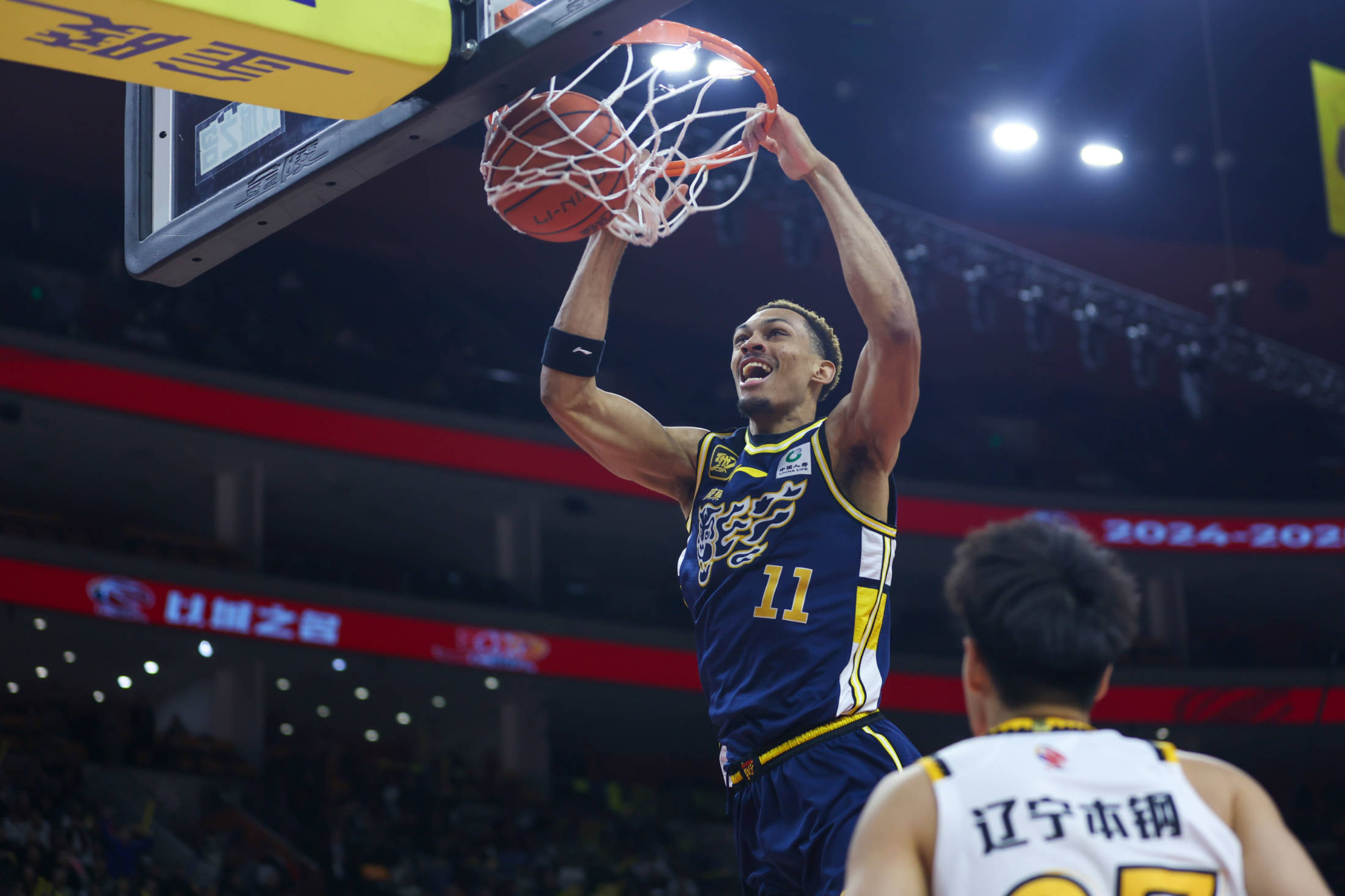 爱游戏网站入口-球场指导换帅,球队表现不稳赢球难的简单介绍