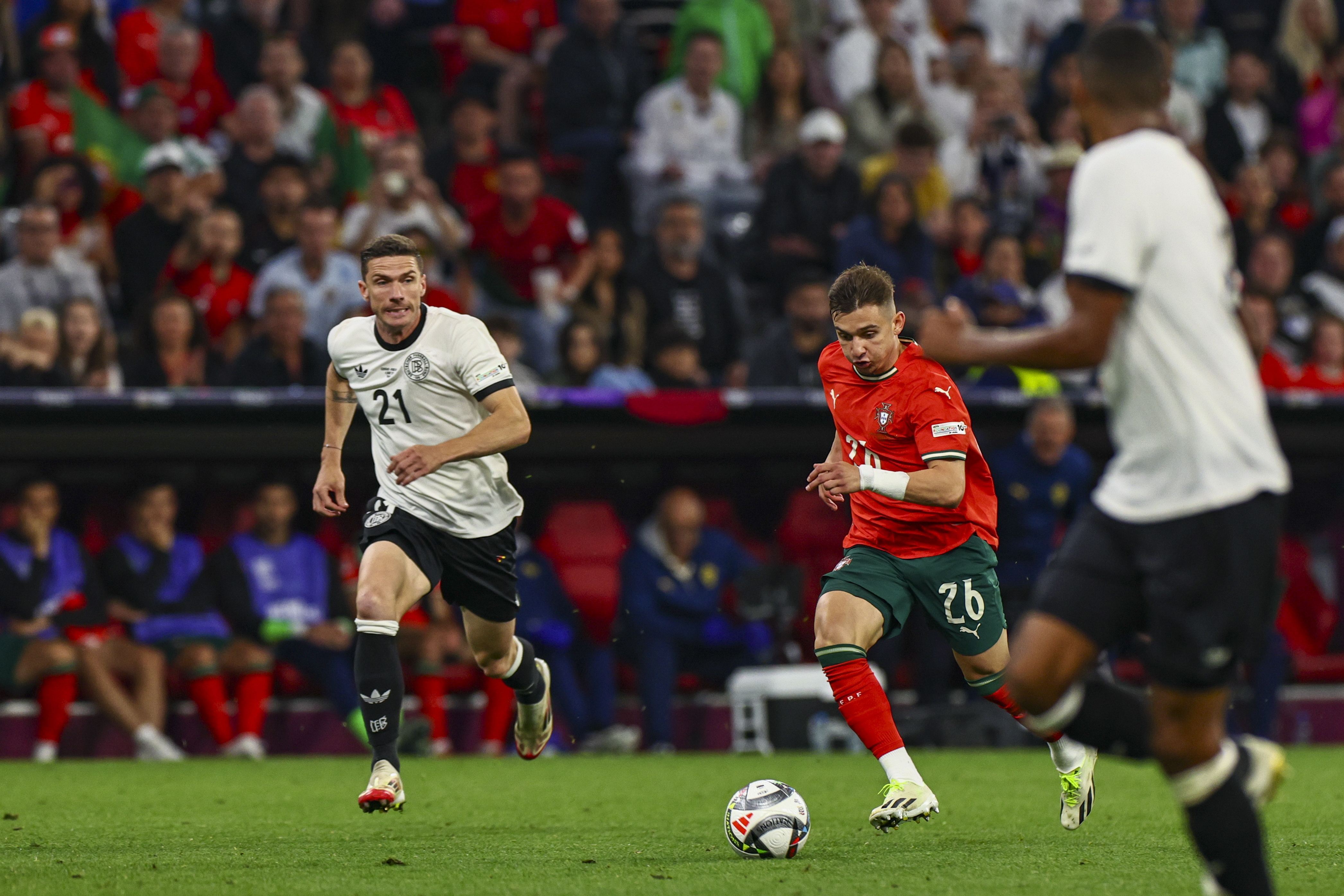 爱游戏平台-包含葡萄牙队欧预赛小组出线,实力有目共睹的词条