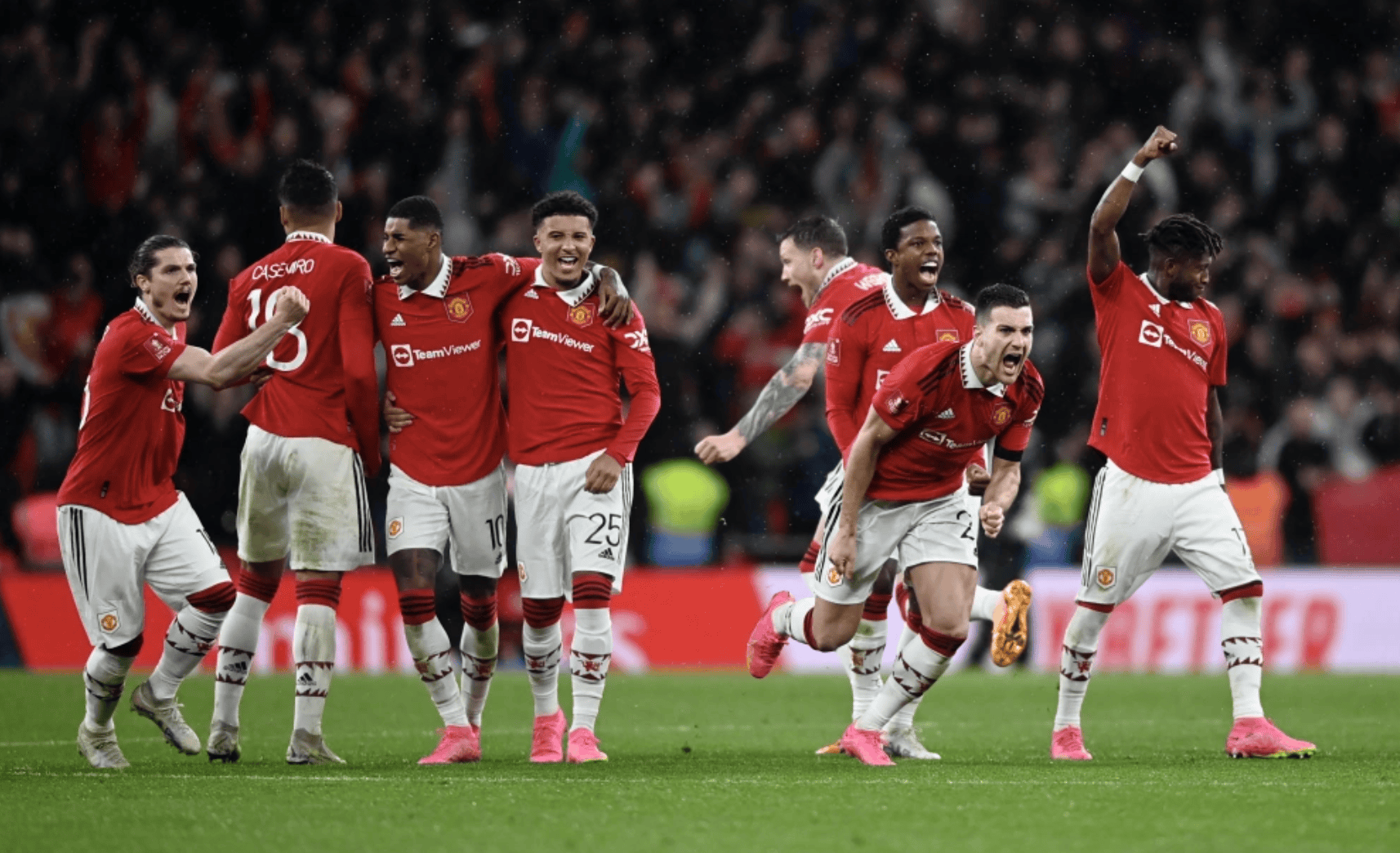 爱游戏官方入口-包含曼联客场胜利,备战下轮比赛士气高涨的词条