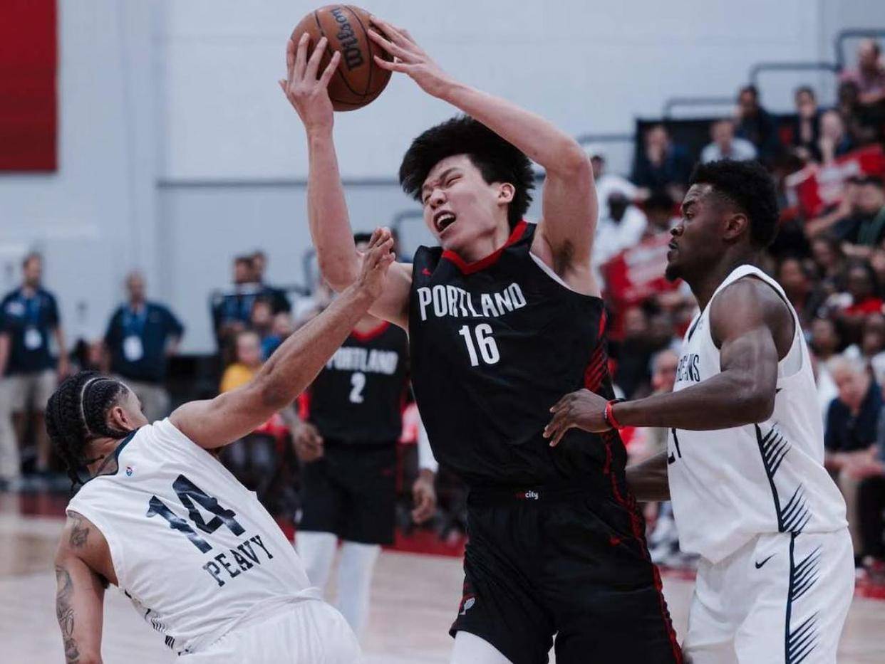 爱游戏活动-包含开拓者后卫伤愈复出,球队士气大增的词条