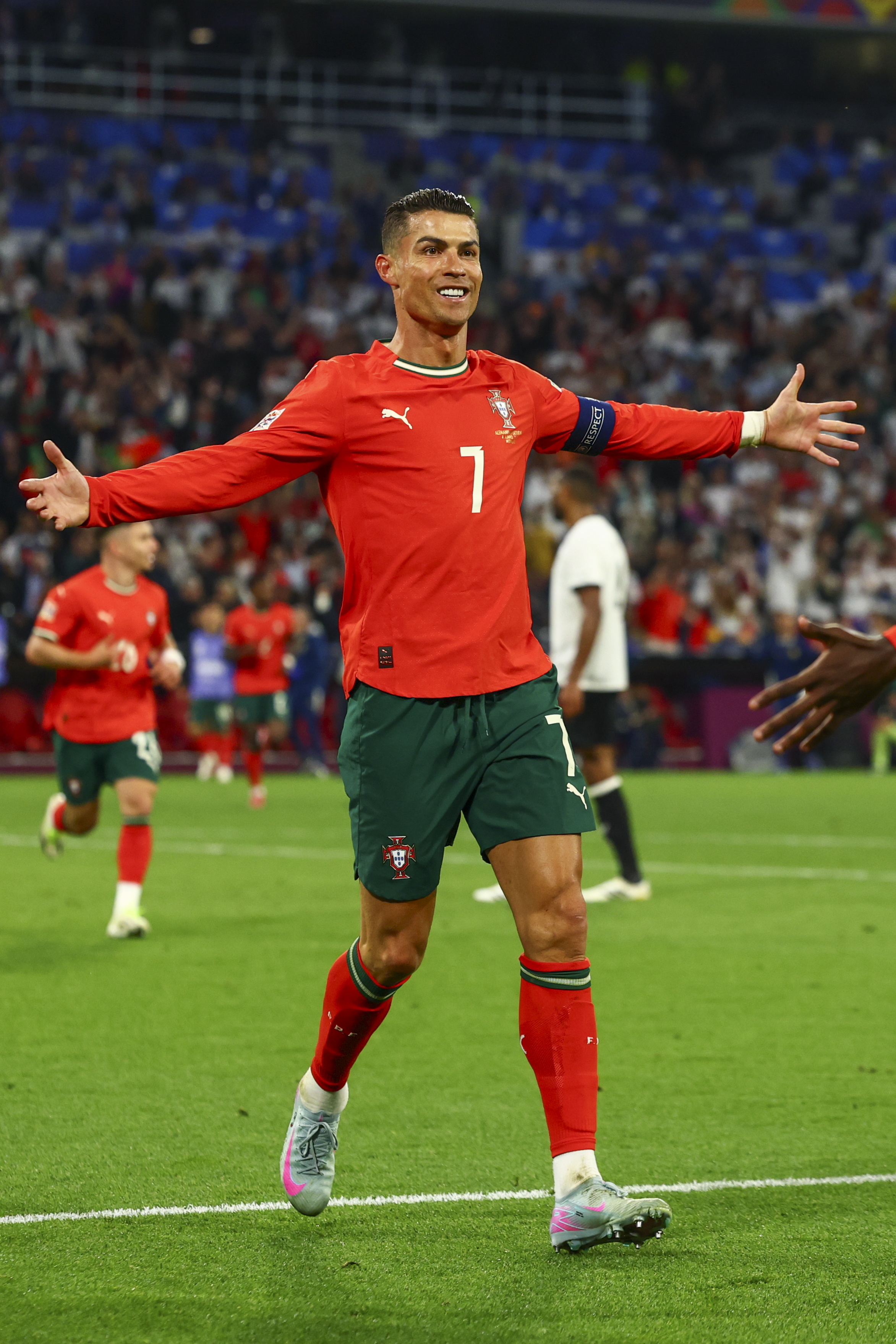 爱游戏网页版-关于惊艳表现!欧国联赛新星崭露头角的信息