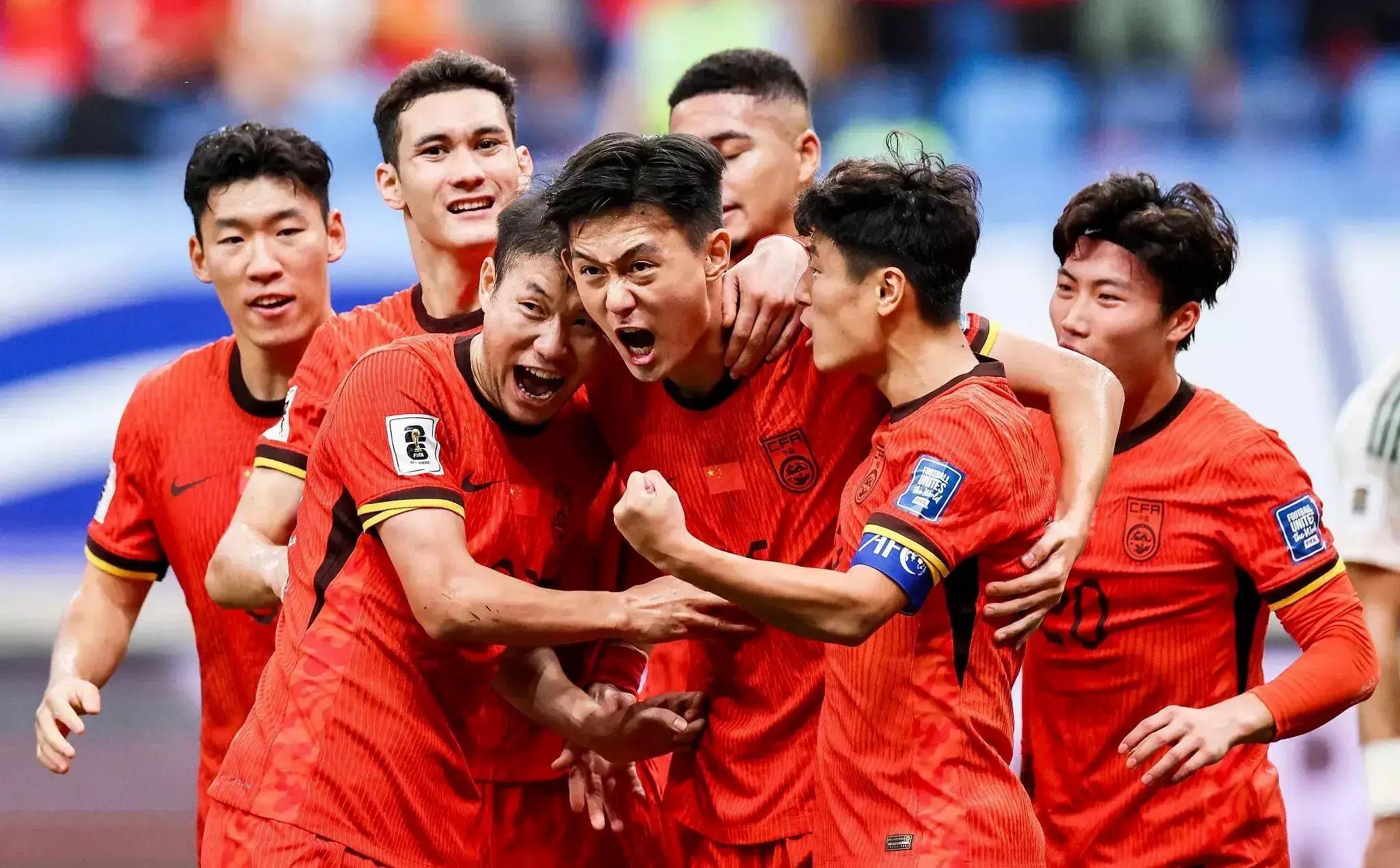 爱游戏竞技-包含激情碰撞!国家队争夺足坛殊荣的词条