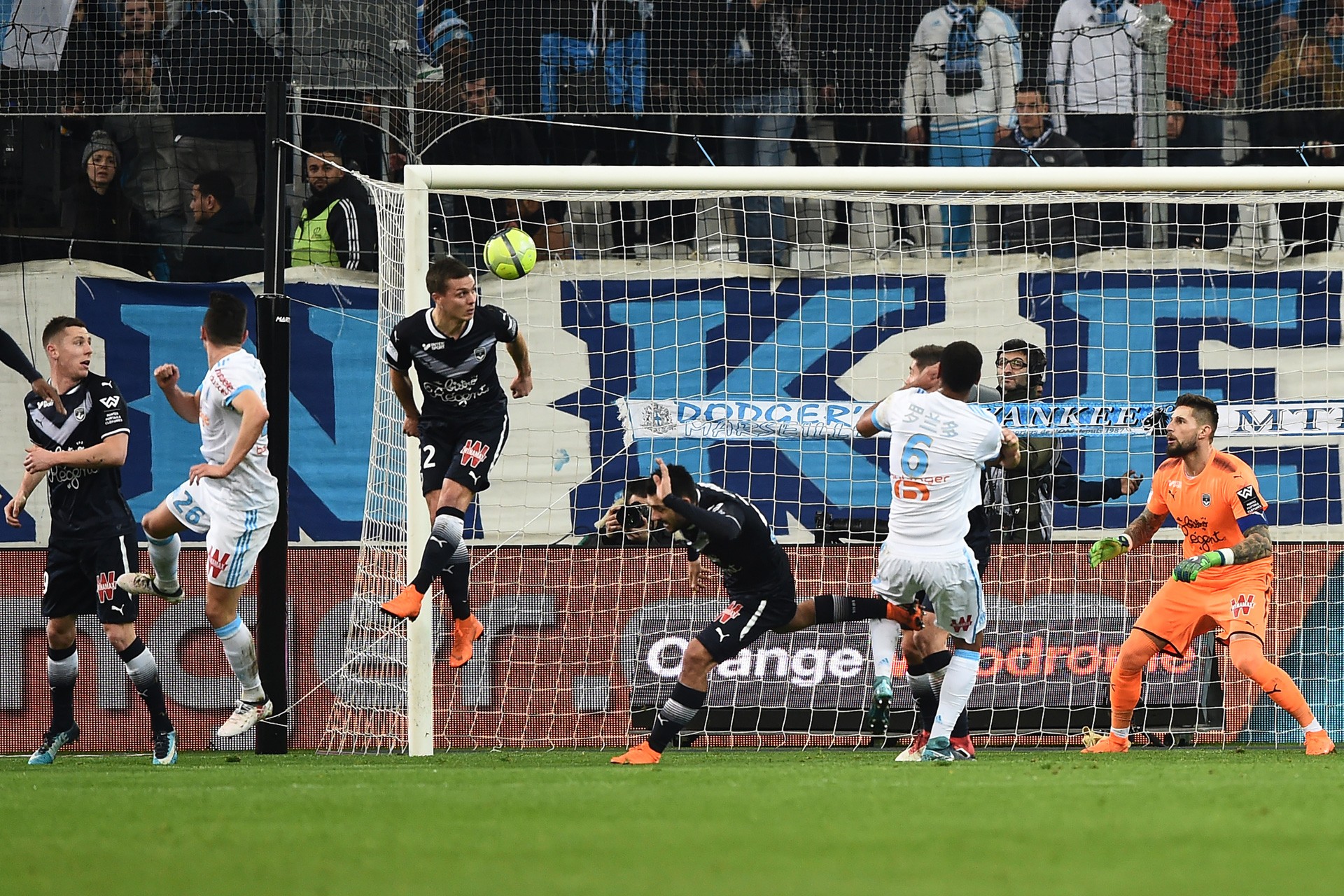 爱游戏娱乐-马赛客场不敌对手，遗憾失利