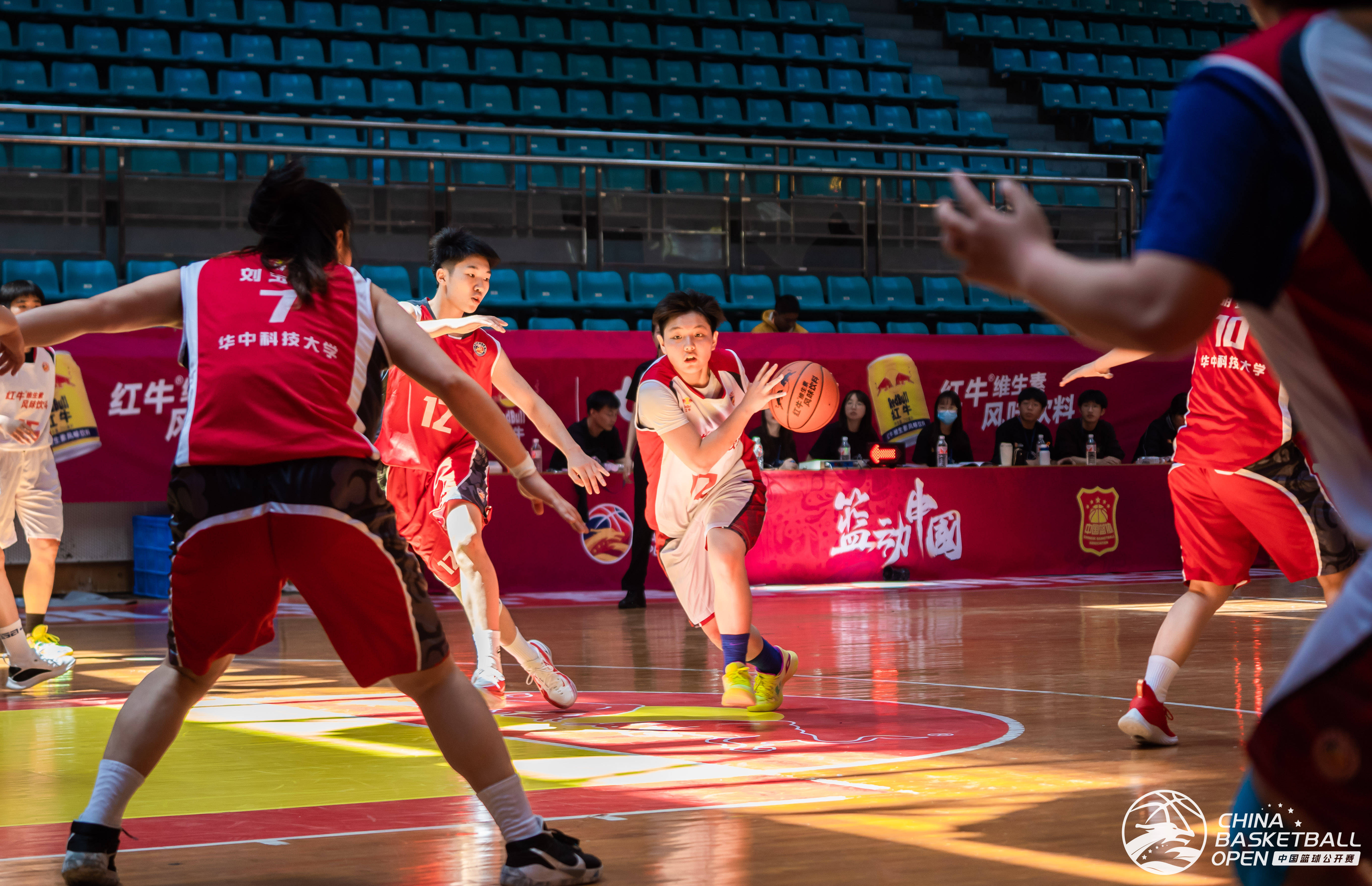 爱游戏网页版-墨西哥篮球超级联赛揭幕,各队士气高昂