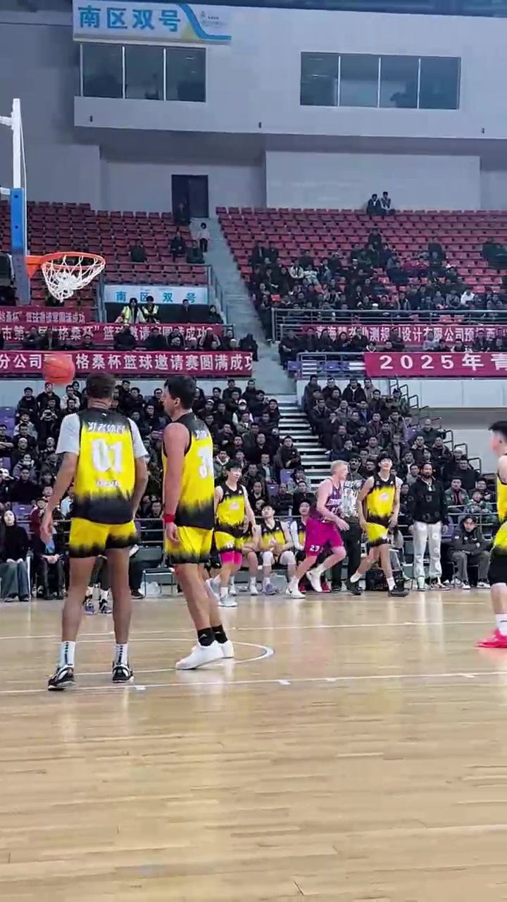 爱游戏网址-青海队在主场比赛中表现出色，感谢球迷助威