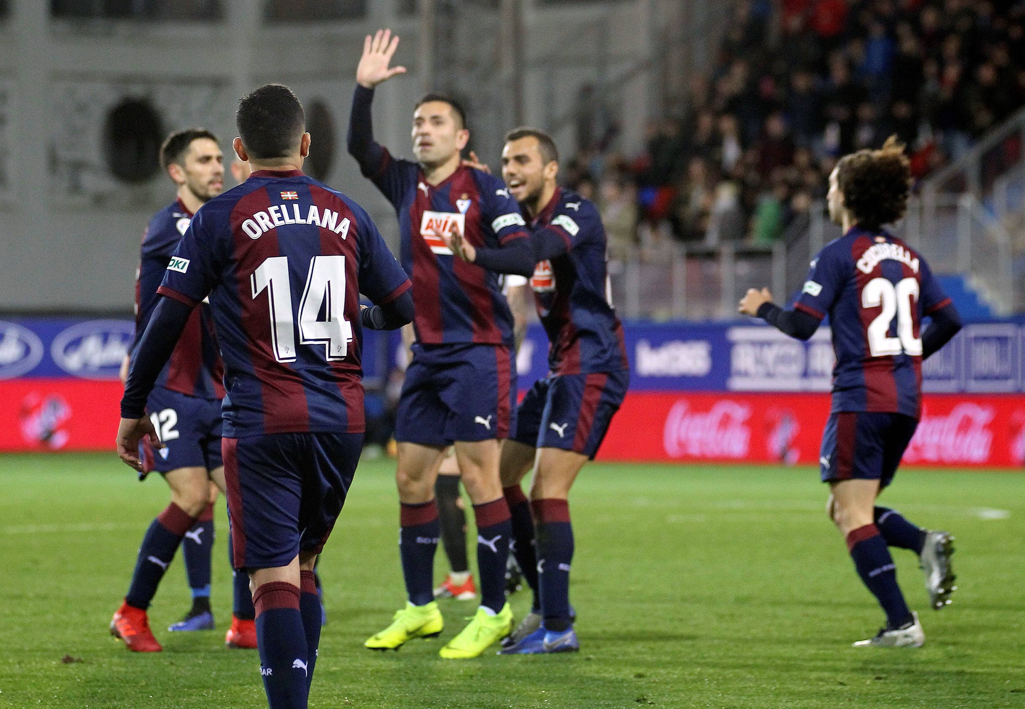 巴利亚多利德锋线压倒埃瓦尔