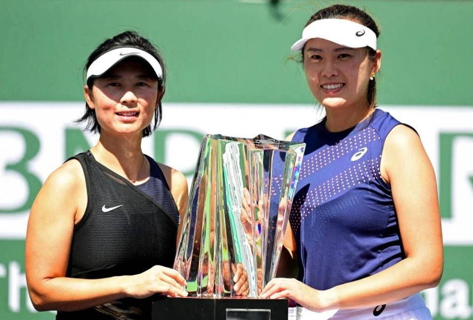 包含网球选手力挂西天,斩获胜利的词条