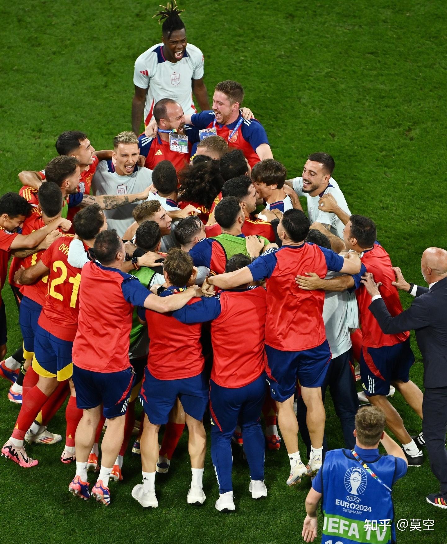 爱游戏在线登录-包含足球聚焦热门赛事,球员奋力拼搏的词条