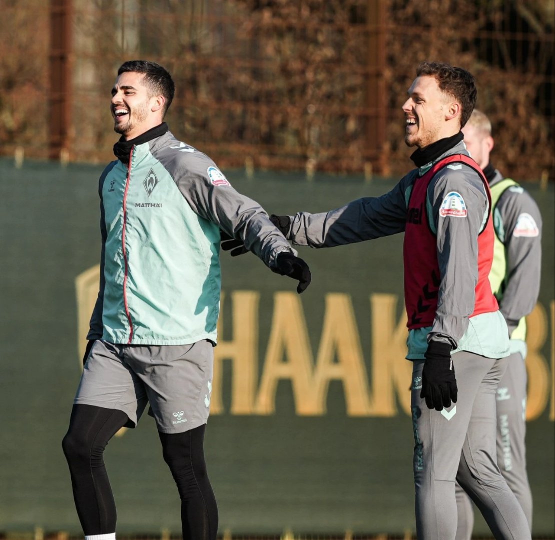 爱游戏培训-关键时刻队员表现抢眼,帮助球队搏出重围