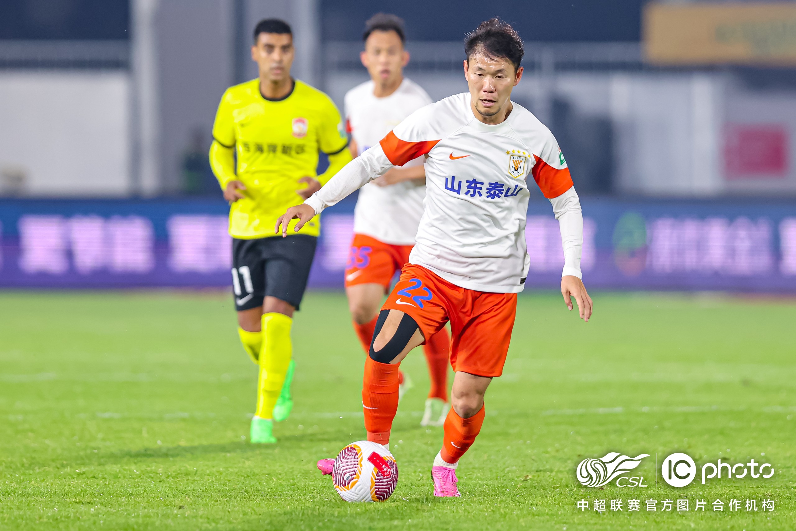 爱游戏app下载-富力客场逆转鲁能，客场斩获积分三分！