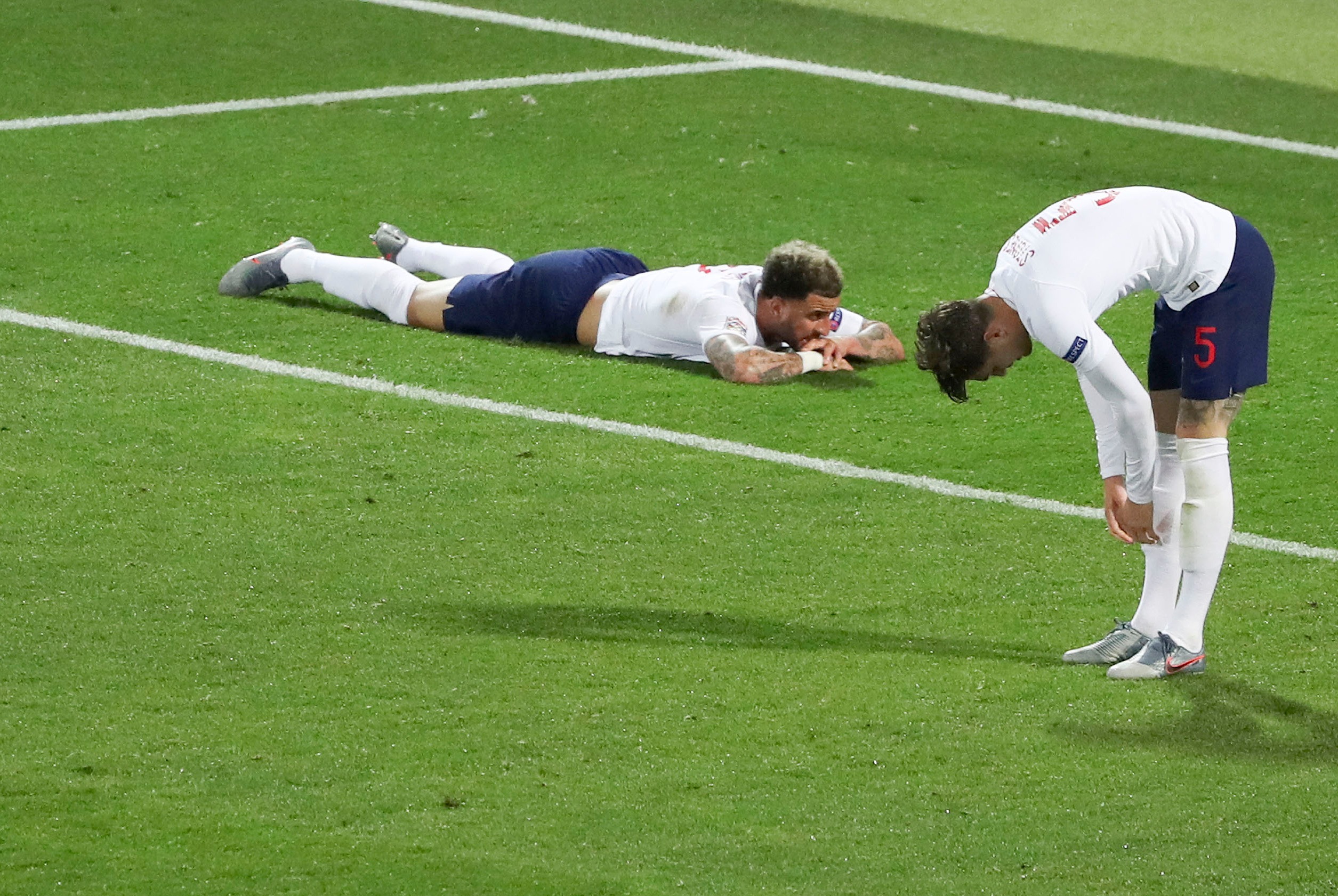 爱游戏下载-包含英格兰队迎战荷兰队,双方球员争先恐后展现实力的词条