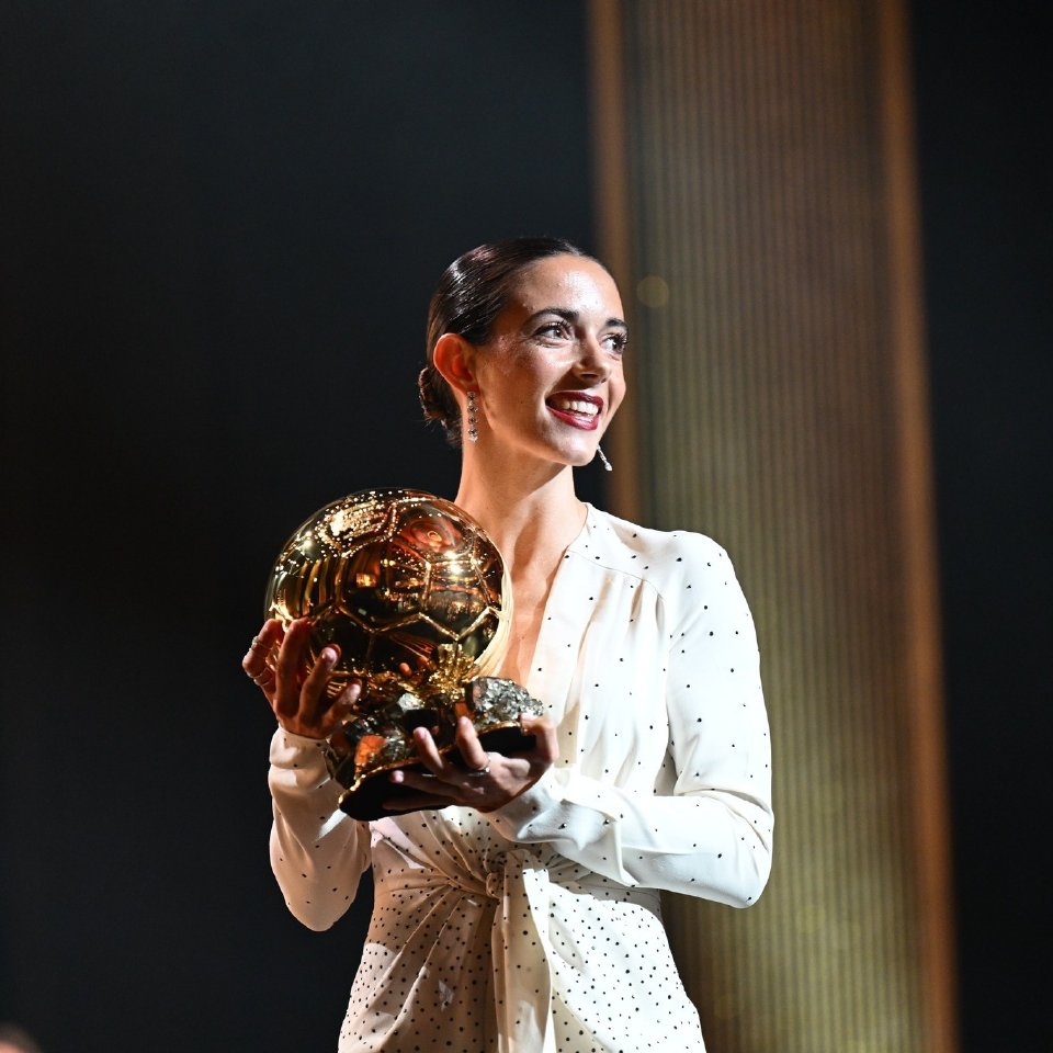 爱游戏入口-西班牙人球星获得金球奖，足坛瞩目